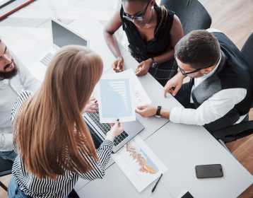 reuniao-negocios-financas-trabalho