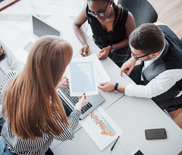 reuniao-negocios-financas-trabalho